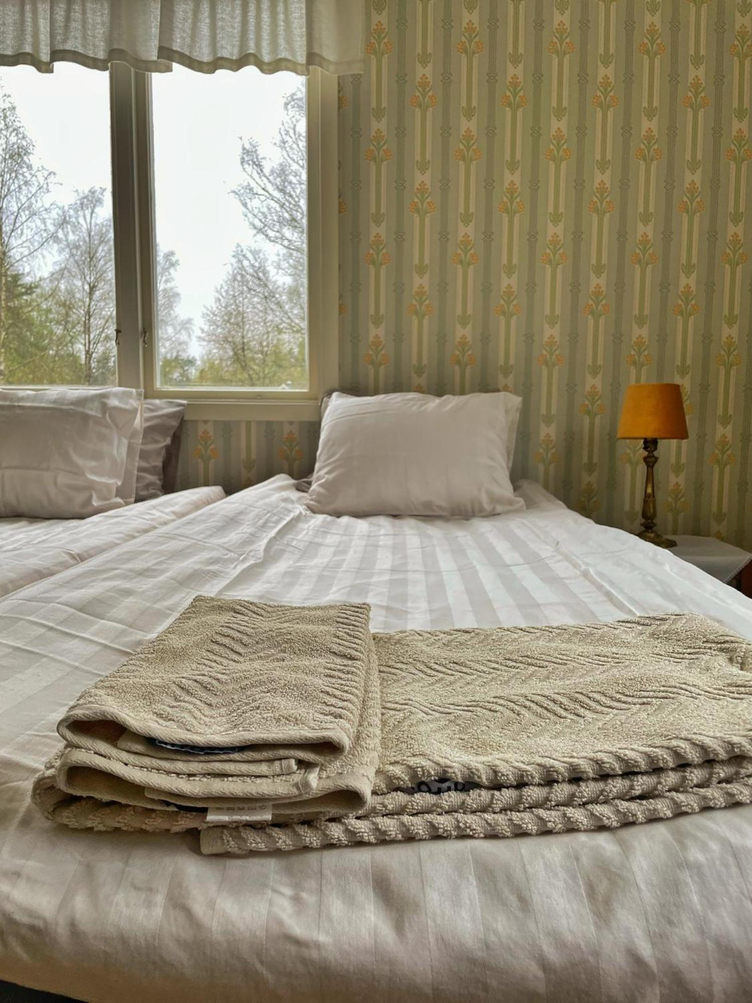 Viktors Affaershus Bed & Breakfast Atran Luaran gambar