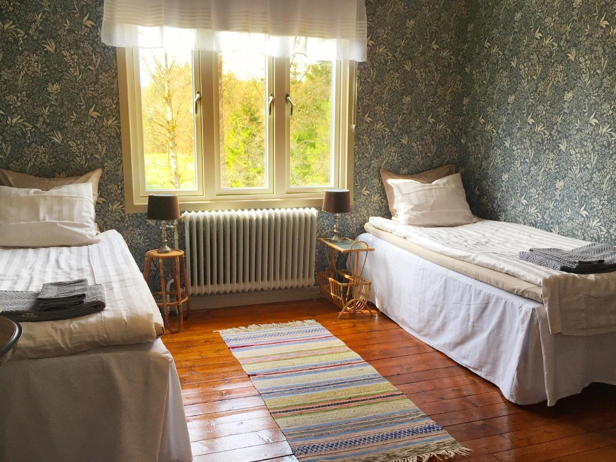 Viktors Affaershus Bed & Breakfast Atran Luaran gambar